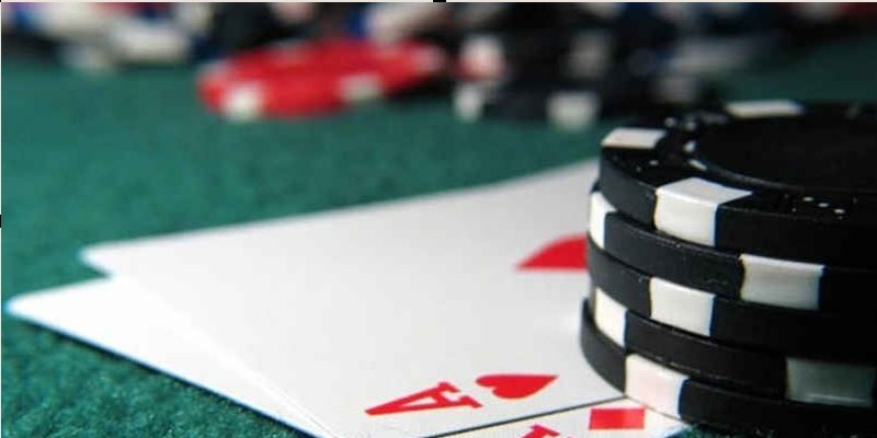 Học cách nhìn xuyên lá bài bằng phương pháp thủ công